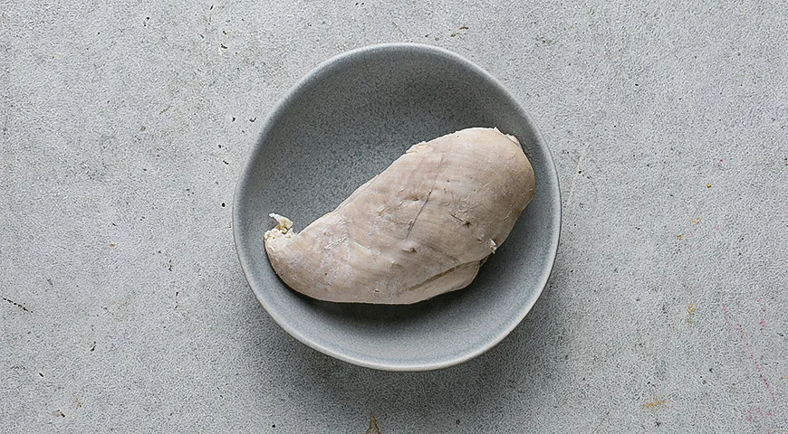Куриный суп с рисовой лапшой по-азиатски