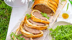 Рулет с мясом и грибами