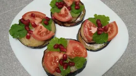 Закуска из баклажанов с помидорами и гранатом