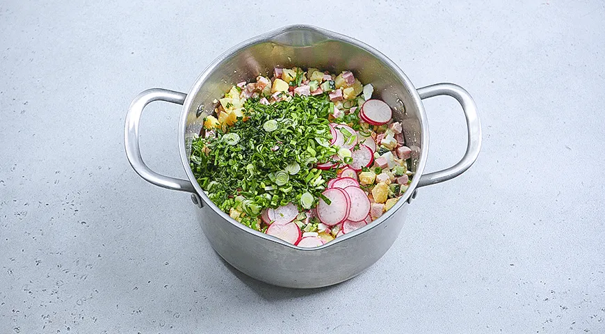 Окрошка с мясным ассорти на кефире с минералкой