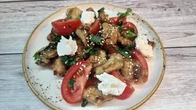 Салат с хрустящими баклажанами
