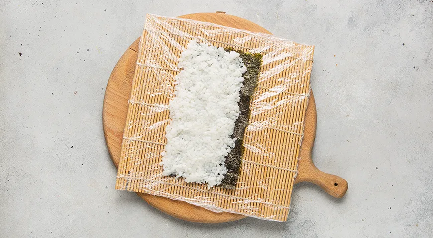 Домашние роллы с крабовыми палочками