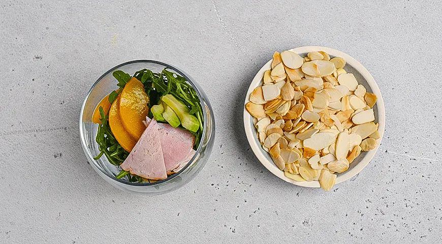 Веррин с персиками, авокадо и карбонадом