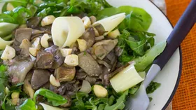 Рецепты с сырами, салатом и фундуком