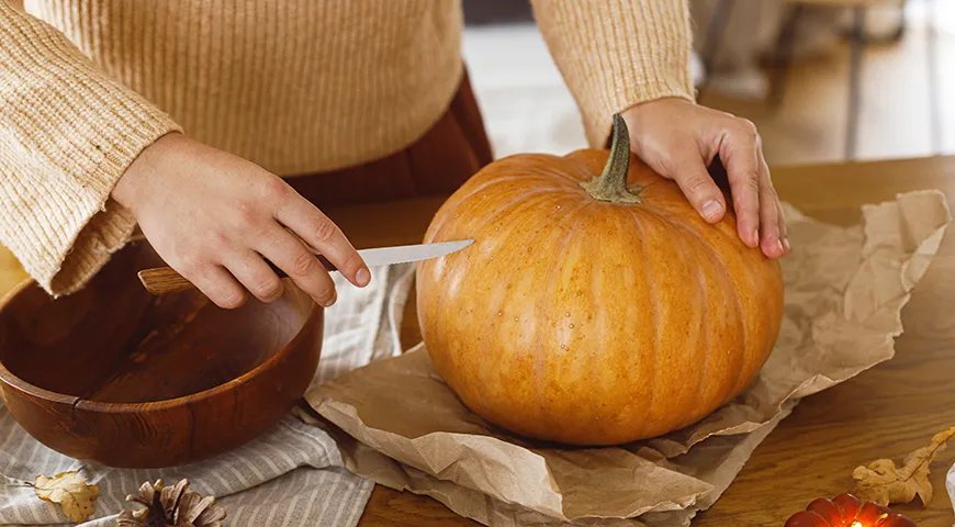 Для воплощения самых смелых осенних фантазий вам понадобятся ножи, краски, картон, фетр и другие подручные материалы