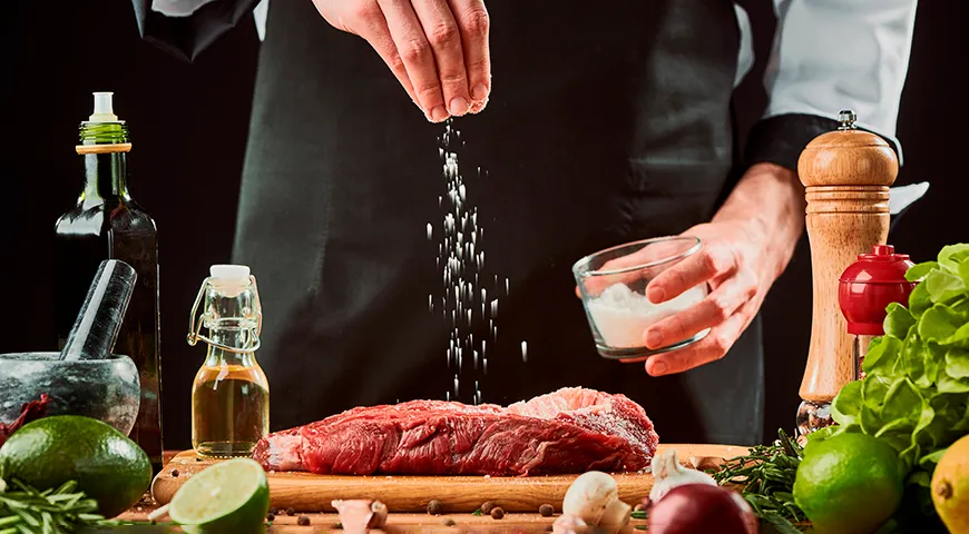 Морская соль отлично подходит для маринада стейков