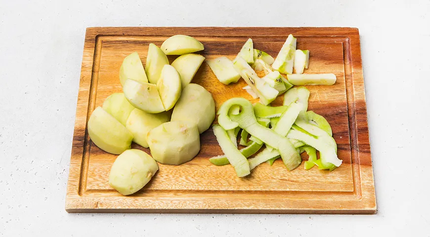 Насыпной пирог с яблоками и творожной начинкой