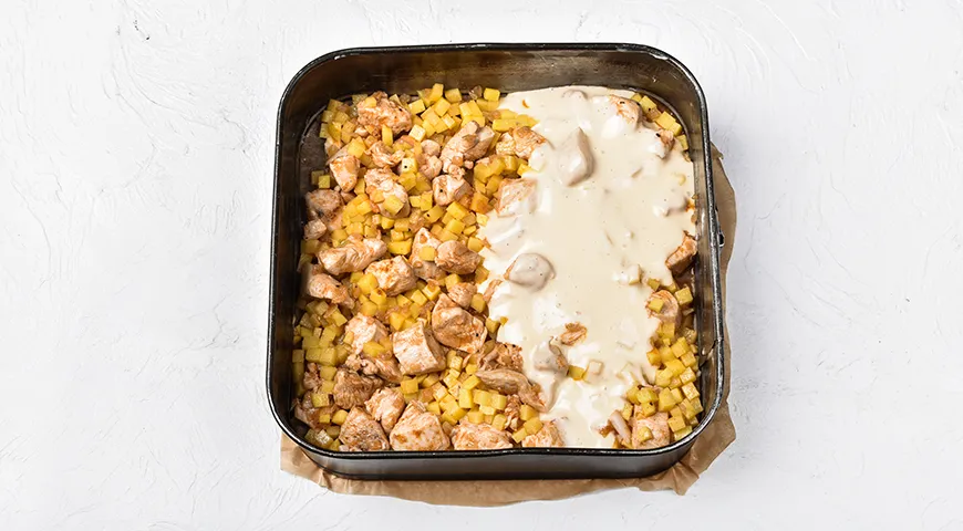 Заливной пирог на кефире с курицей и картошкой