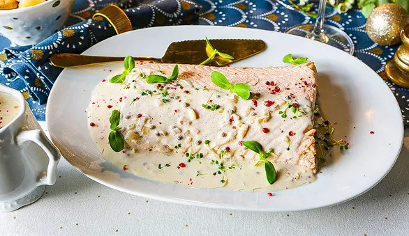 Лосось в сливочном соусе и вине