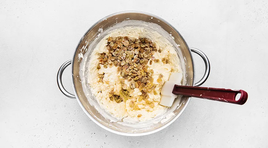 Кекс на кефире с изюмом