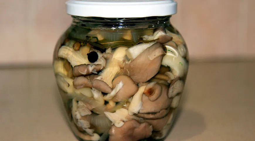 Маринованные вешенки с луком