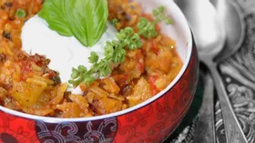 Кабачок с рисом и йогуртовым соусом по-турецки
