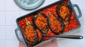 Баклажаны, фаршированные фаршем и кускусом