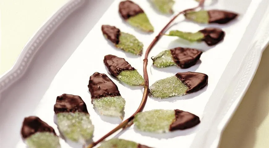 Мятные листья в шоколаде