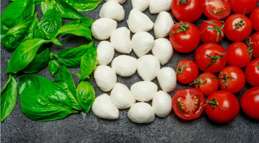 Ингредиенты для итальянского салата капрезе