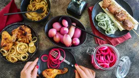 Как и для чего мариновать лук. 7 способов сделать это быстро и эффектно