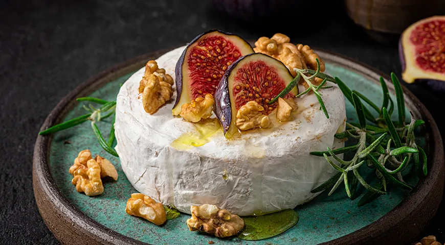 Сыр камамбер с кориандровым медом