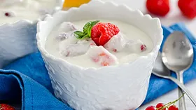 Рецепты с кисломолочными продуктами, ягодами и молоком
