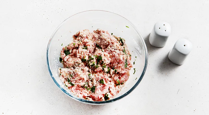 Сочные рубленые котлеты из свинины на сковороде