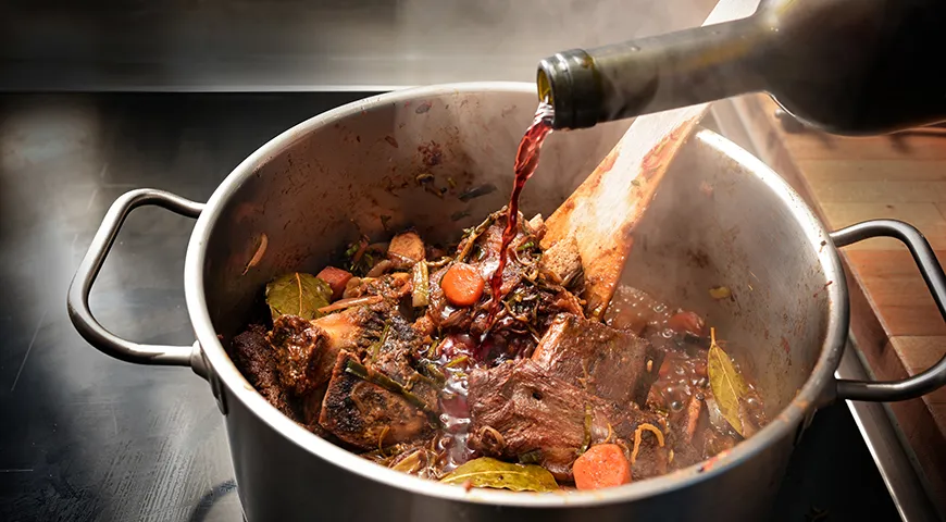 Для приготовления блюд подходит марсала с пометкой «кулинарное вино» на бутылке