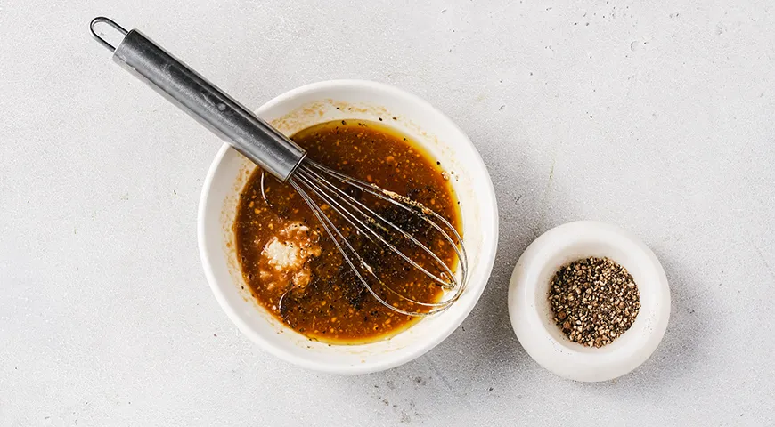 Салат из пекинской капусты с кукурузой, яйцом и огурцом