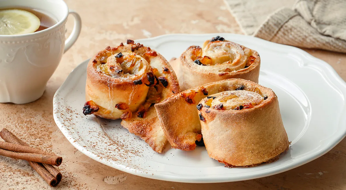 Булочки–улитки с корицей и изюмом