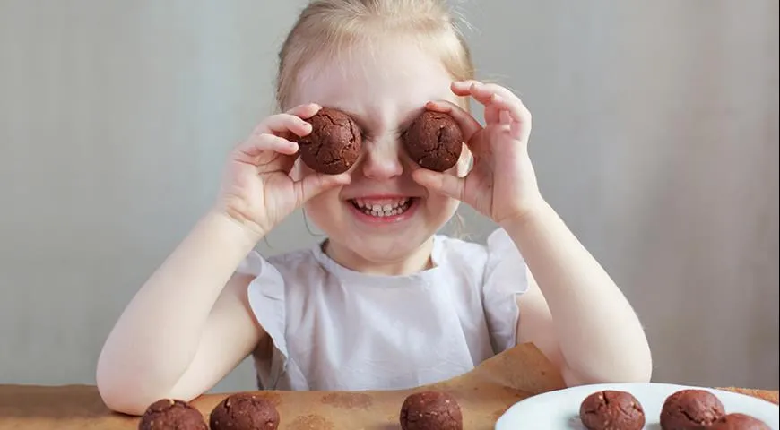 Шоколадное печенье с орехами