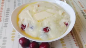 Молочная манная каша с черешней