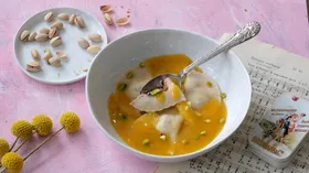 Апельсиновый суп с миндальными равиоли