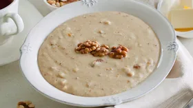 Манная каша с орехами в мультиварке