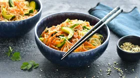 Салат с фунчозой