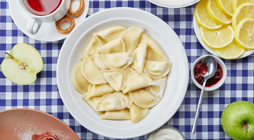 Рецепт вареников с творогом и изюмом