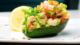 Авокадо с креветками