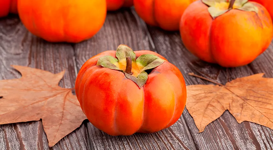 Качественная хурма Королек отличается ровной, упругой кожицей без трещин, пятен и признаков порчи