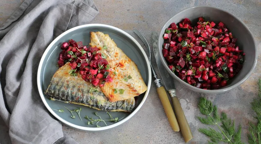 Рецепт скумбрии с летним винегретом