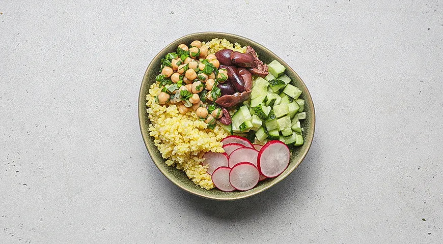 Боул из пшена с нутом и овощами