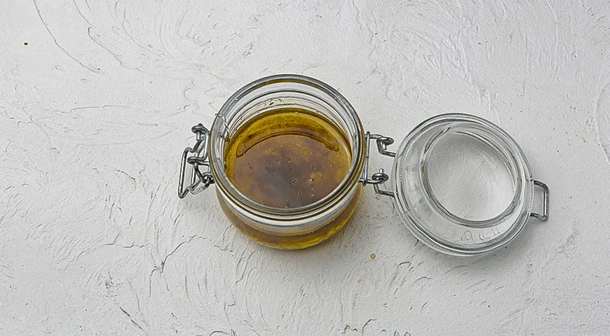 Салат с жареными кабачками и маринованной фетой