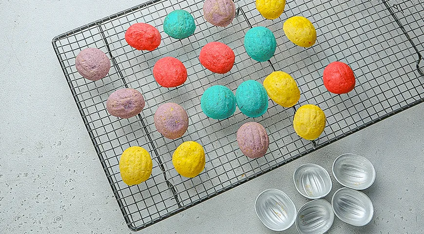 Цветные орешки со сгущенкой