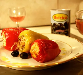 Перец, фаршированный рисом и тунцом