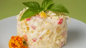 Легкий салат с крабовым мясом