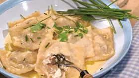 Рецепты с мукой пшеничной, твёрдыми сырами и шампиньонами
