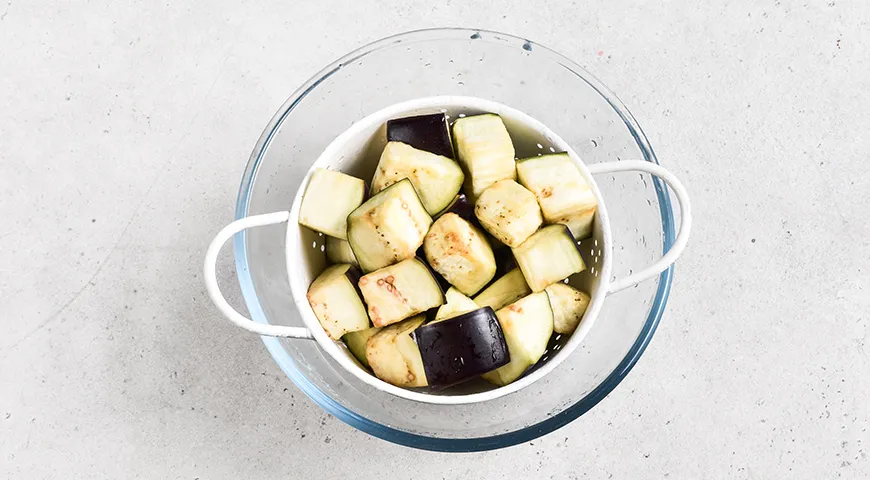 Салат «Лаззат» с хрустящими баклажанами