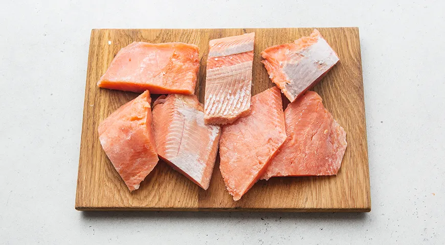 Горбуша с брокколи, запеченная в сливках