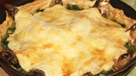 Корнуоллский пирог с выглядывающими сардинами