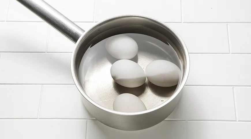 Салат из помидоров, огурцов и яиц