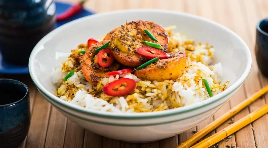 Жареные отварные яйца со специями