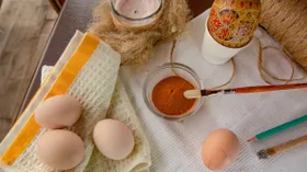 Чем декорировать пасхальные яйца: легкие, быстрые и необычные техники