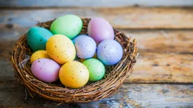 Красим яйца на Пасху свеклой, капустой и кофе, используем только натуральные красители