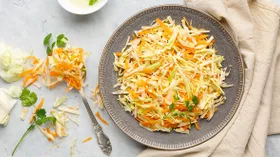 Салат из свежей капусты как в советской столовой: тот самый вкус и пошаговый рецепт