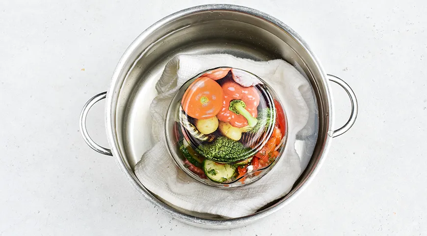 Салат из помидоров, огурцов, болгарского перца и лука (на зиму)